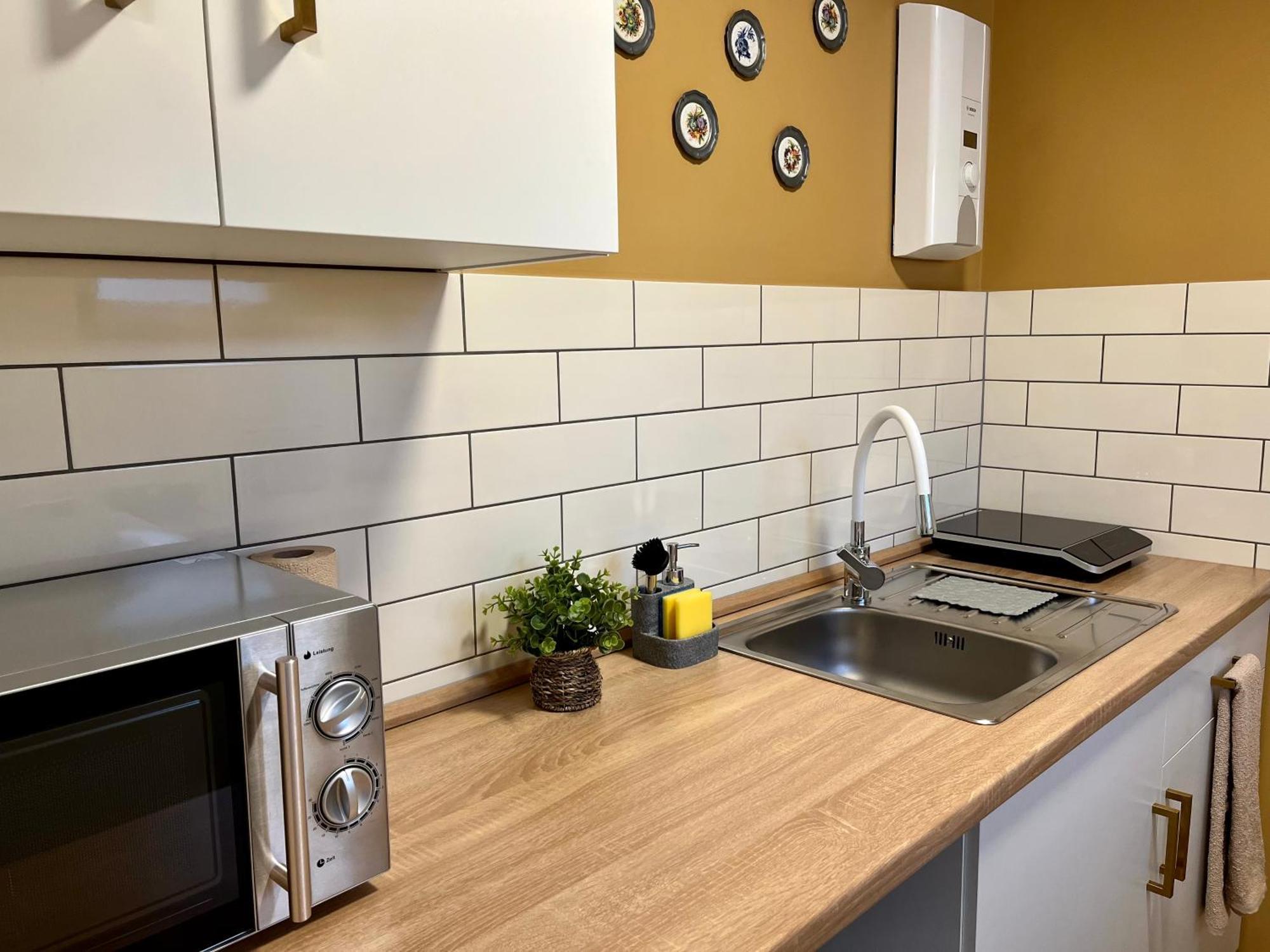 Terracotta Apartment - Zentral, Parken, Netflix, Kontaktloses Einchecken, Kingsize-Bett Wuppertal Exterior foto